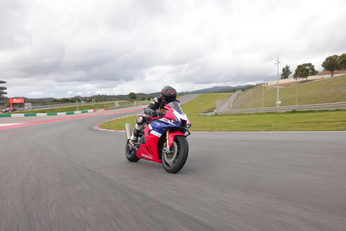 Honda CBR1000RR-R Fireblade SP: Rivoluzione silenziosa (11)