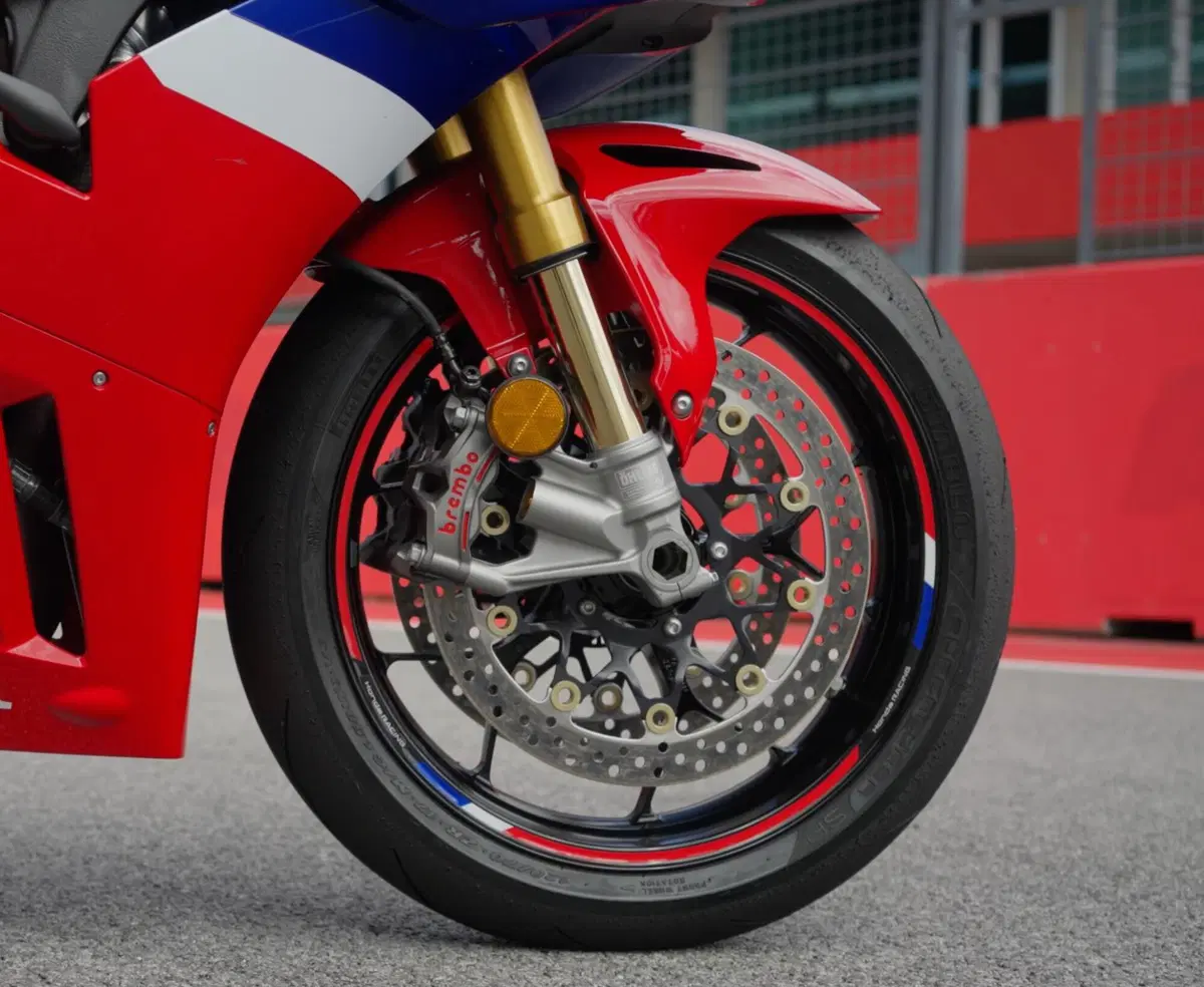 Honda CBR1000RR-R Fireblade SP: Rivoluzione silenziosa (17)
