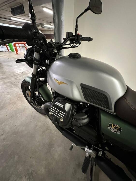 Moto Guzzi V7 Stone Centenario (2021 - 22) (5)