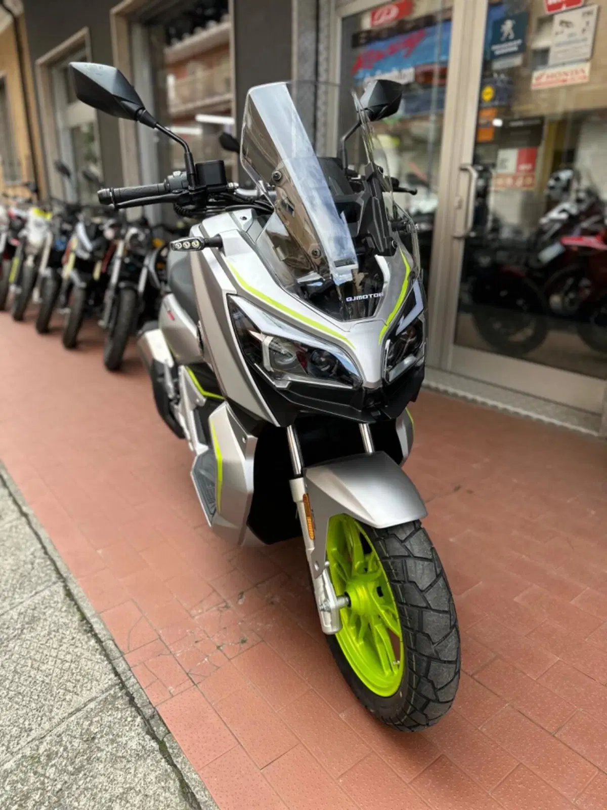 QJ Motor ATR 125 (2024) (3)