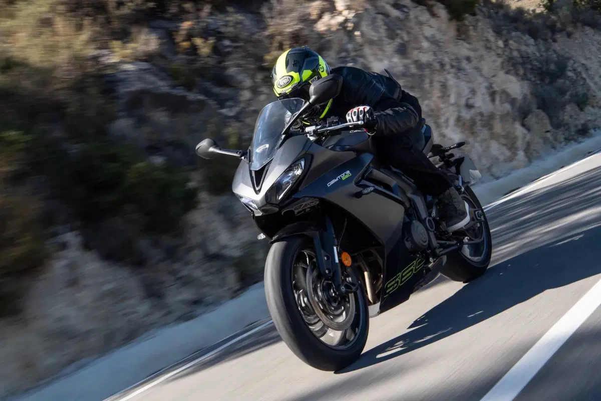 Triumph Daytona 660: la prova della nuova sportiva inglese. Impressioni di guida, pro e contro [VIDEO E GALLERY] (2)