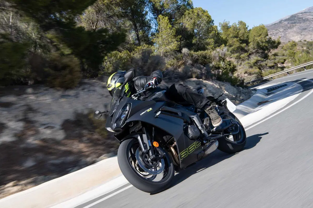 Triumph Daytona 660: la prova della nuova sportiva inglese. Impressioni di guida, pro e contro [VIDEO E GALLERY] (3)