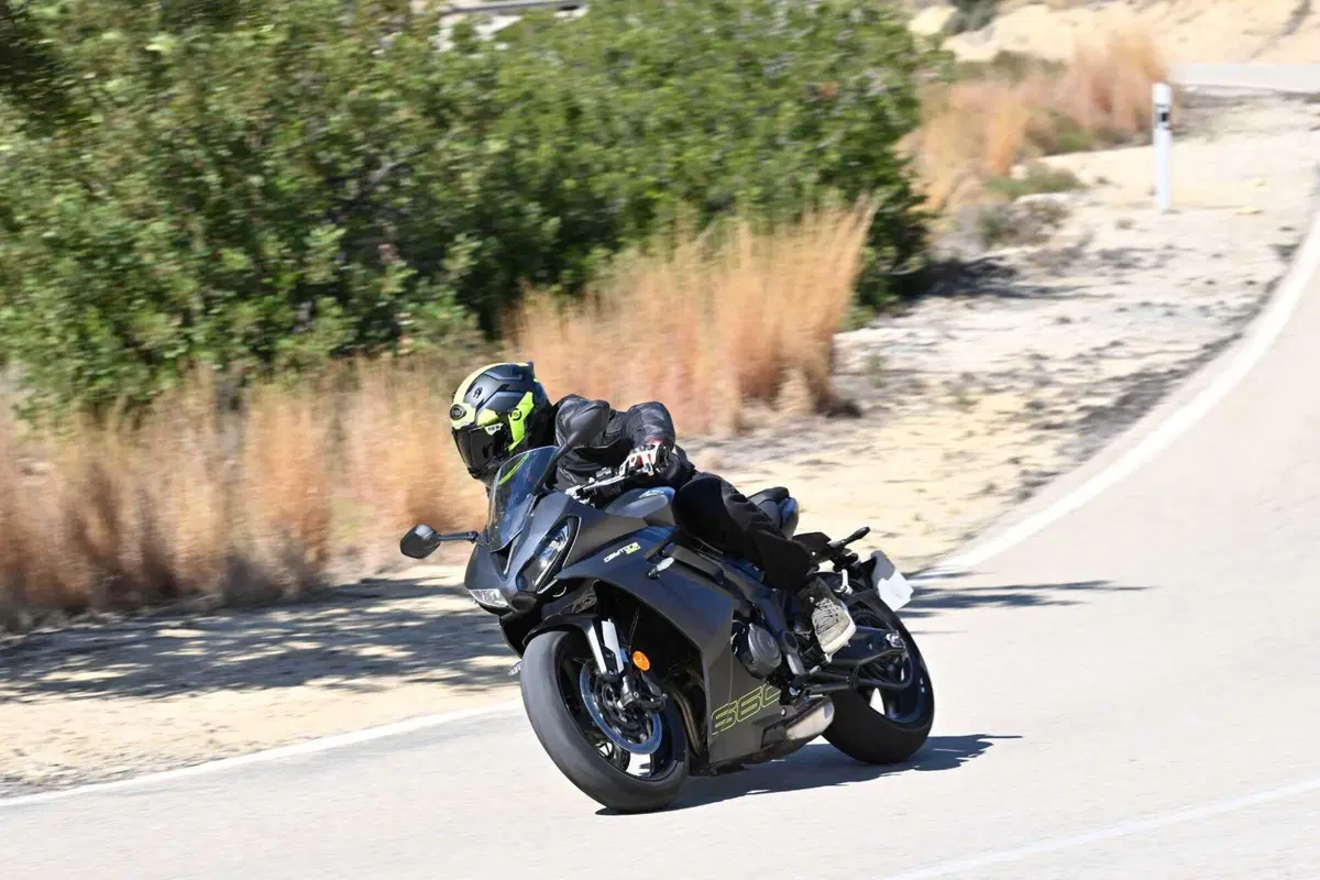 Triumph Daytona 660: la prova della nuova sportiva inglese. Impressioni di guida, pro e contro [VIDEO E GALLERY] (10)