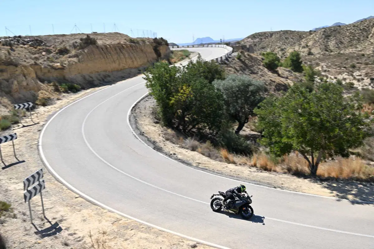 Triumph Daytona 660: la prova della nuova sportiva inglese. Impressioni di guida, pro e contro [VIDEO E GALLERY] (13)