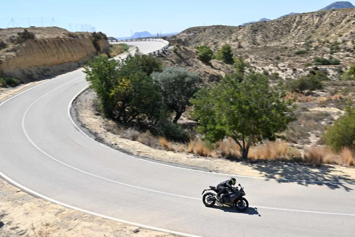 Triumph Daytona 660: la prova della nuova sportiva inglese. Impressioni di guida, pro e contro [VIDEO E GALLERY] (14)