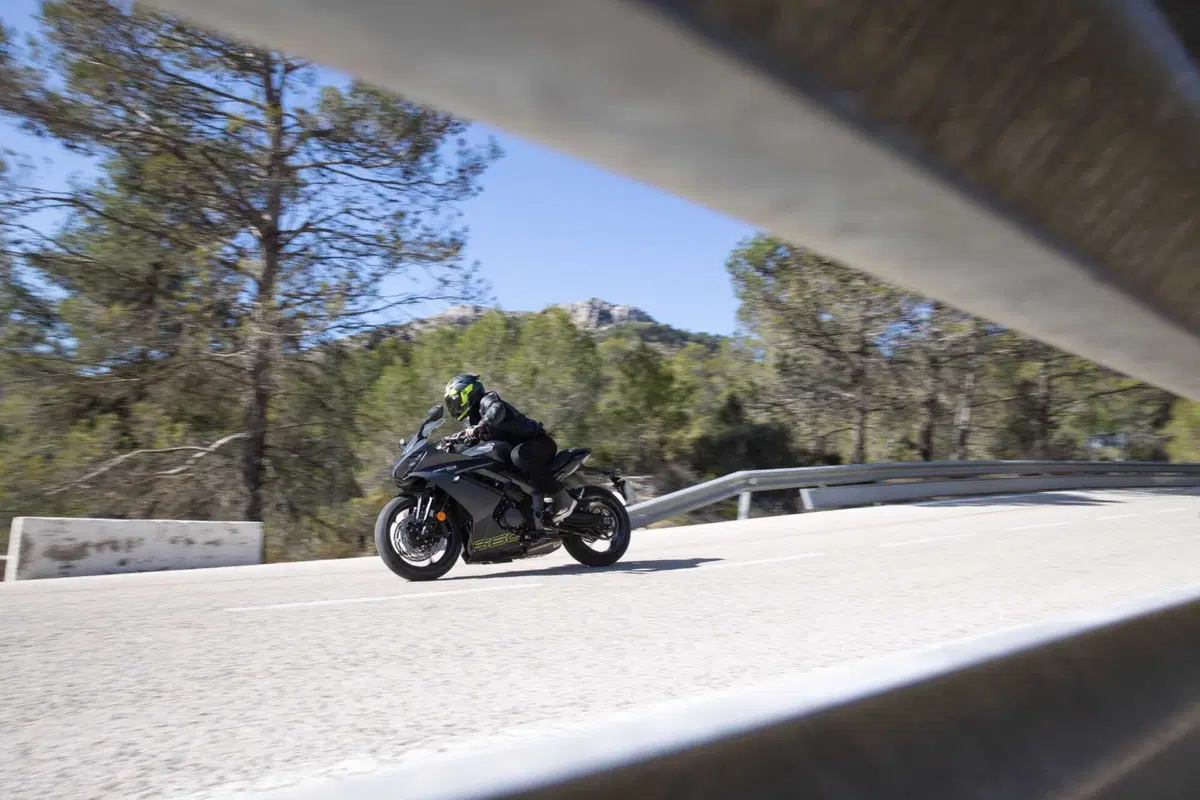 Triumph Daytona 660: la prova della nuova sportiva inglese. Impressioni di guida, pro e contro [VIDEO E GALLERY] (16)