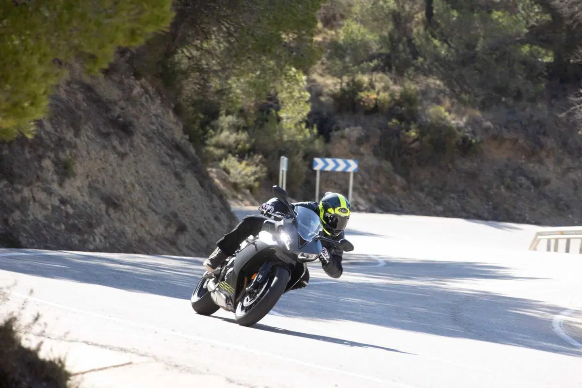 Triumph Daytona 660: la prova della nuova sportiva inglese. Impressioni di guida, pro e contro [VIDEO E GALLERY] (19)
