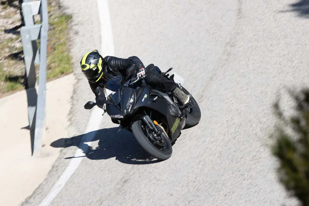 Triumph Daytona 660: la prova della nuova sportiva inglese. Impressioni di guida, pro e contro [VIDEO E GALLERY] (22)