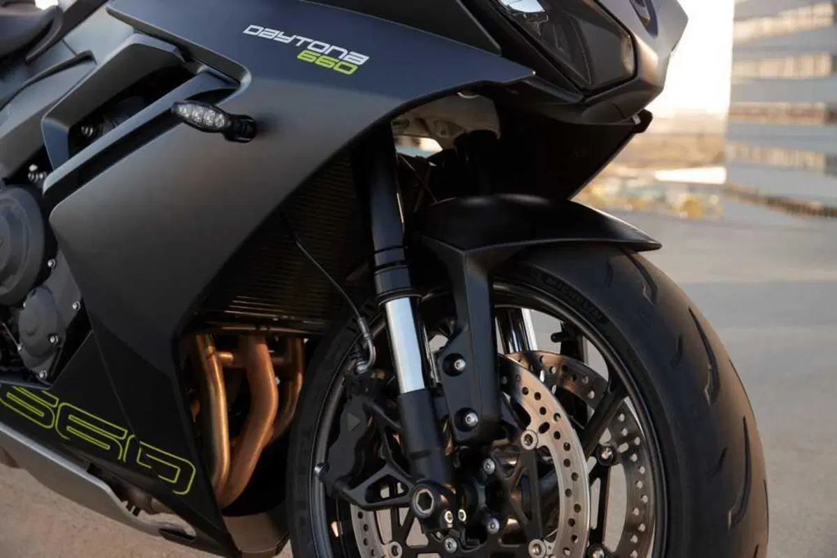 Triumph Daytona 660: la prova della nuova sportiva inglese. Impressioni di guida, pro e contro [VIDEO E GALLERY] (31)
