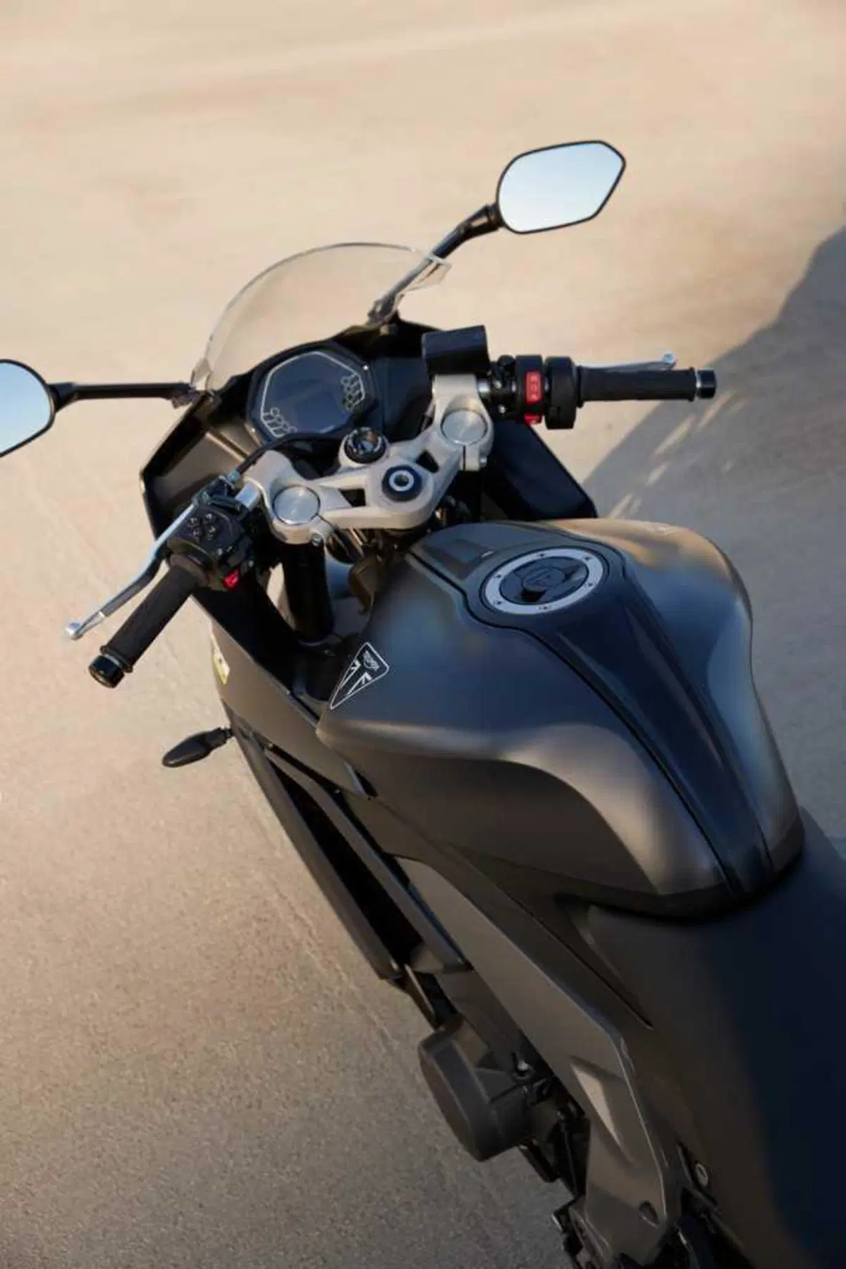 Triumph Daytona 660: la prova della nuova sportiva inglese. Impressioni di guida, pro e contro [VIDEO E GALLERY] (35)