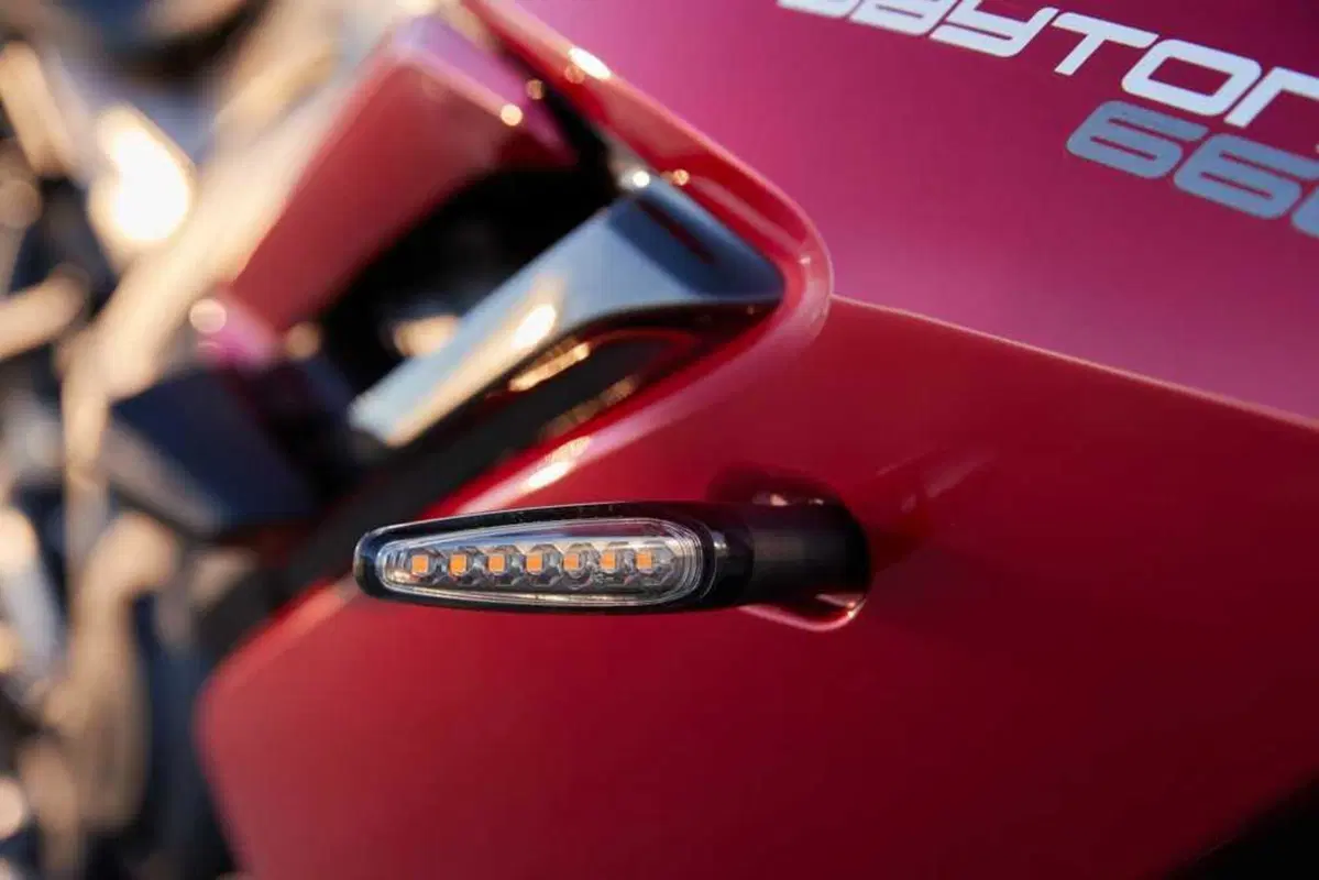 Triumph Daytona 660: la prova della nuova sportiva inglese. Impressioni di guida, pro e contro [VIDEO E GALLERY] (36)
