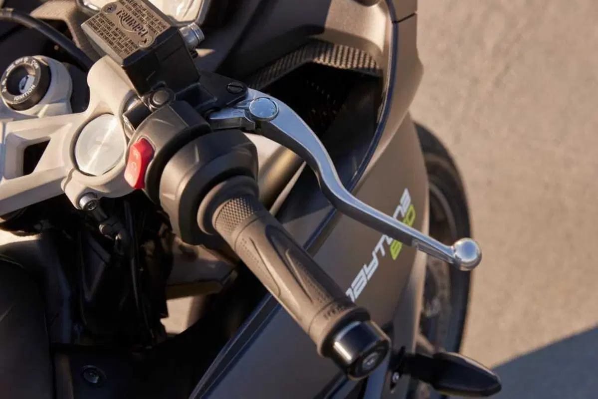 Triumph Daytona 660: la prova della nuova sportiva inglese. Impressioni di guida, pro e contro [VIDEO E GALLERY] (54)