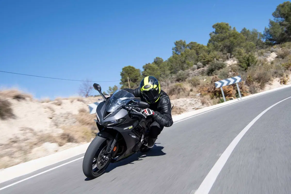Triumph Daytona 660: la prova della nuova sportiva inglese. Impressioni di guida, pro e contro [VIDEO E GALLERY]
