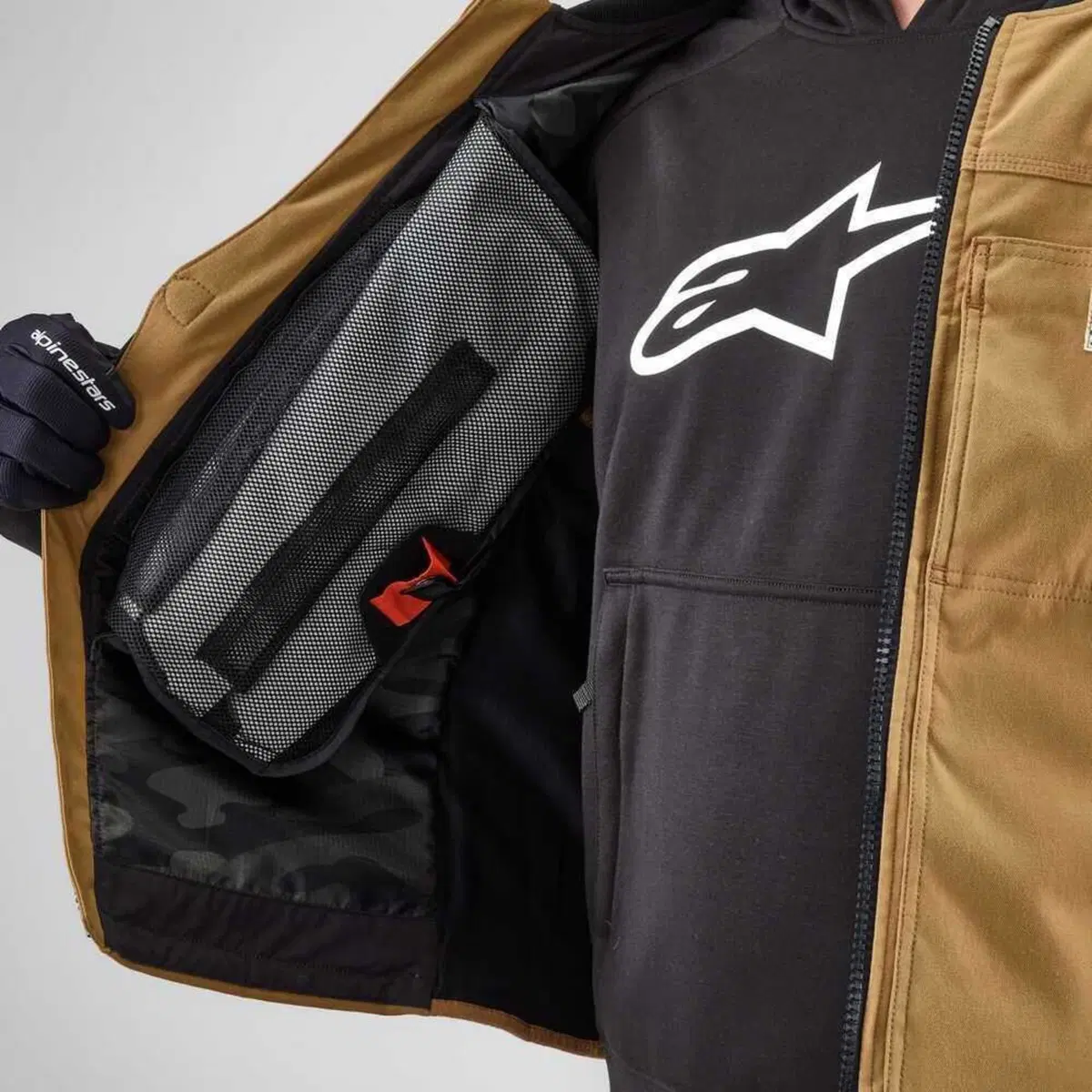 Alpinestars presenta il nuovo gilet Tech-Air 3 Leather & Canvas (9)