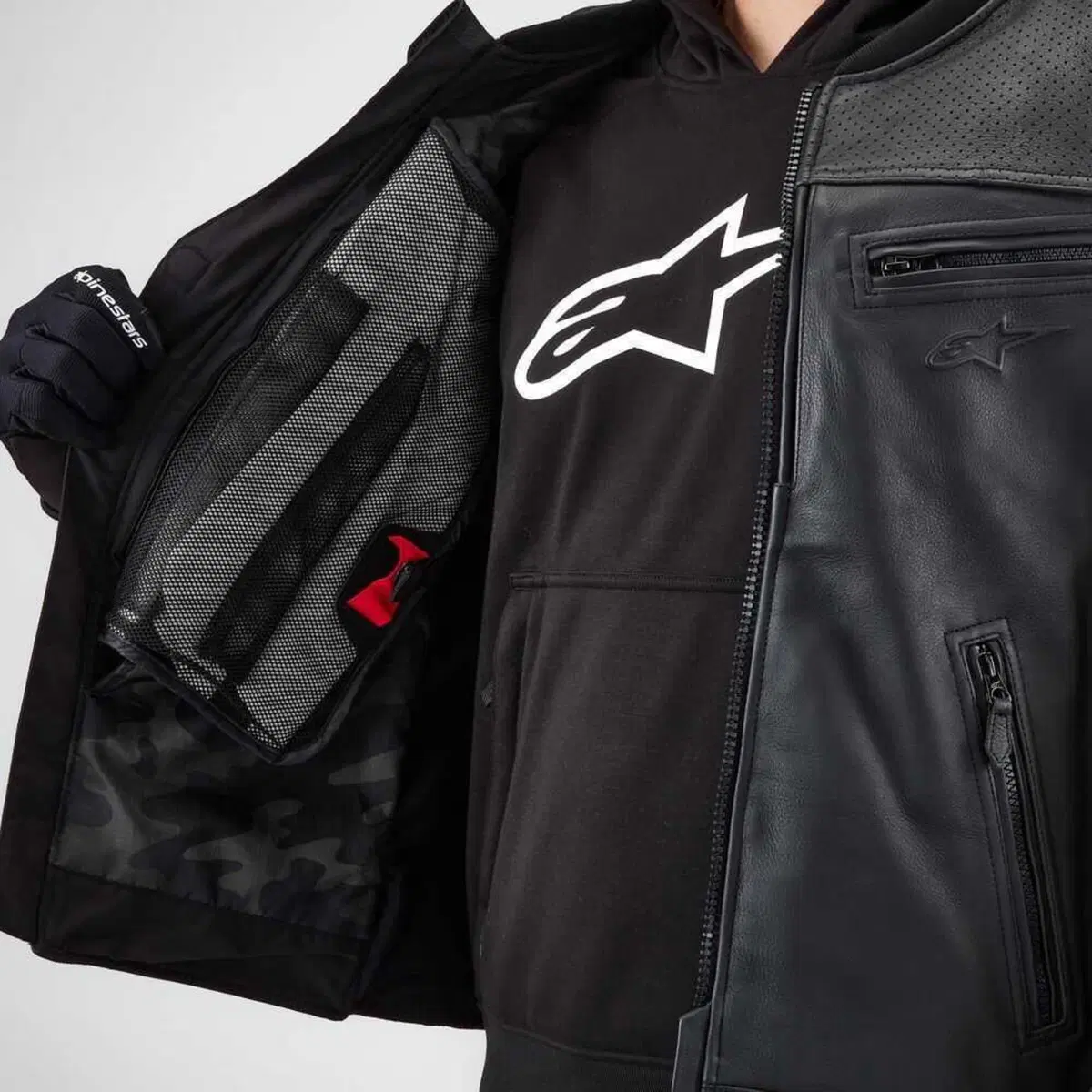 Alpinestars presenta il nuovo gilet Tech-Air 3 Leather & Canvas (14)
