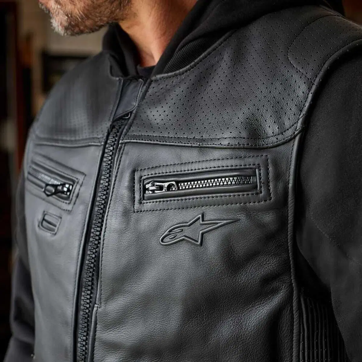 Alpinestars presenta il nuovo gilet Tech-Air 3 Leather & Canvas (45)