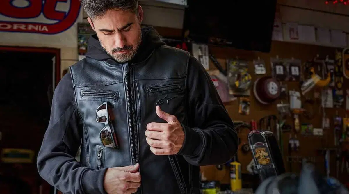 Alpinestars presenta il nuovo gilet Tech-Air 3 Leather & Canvas (64)