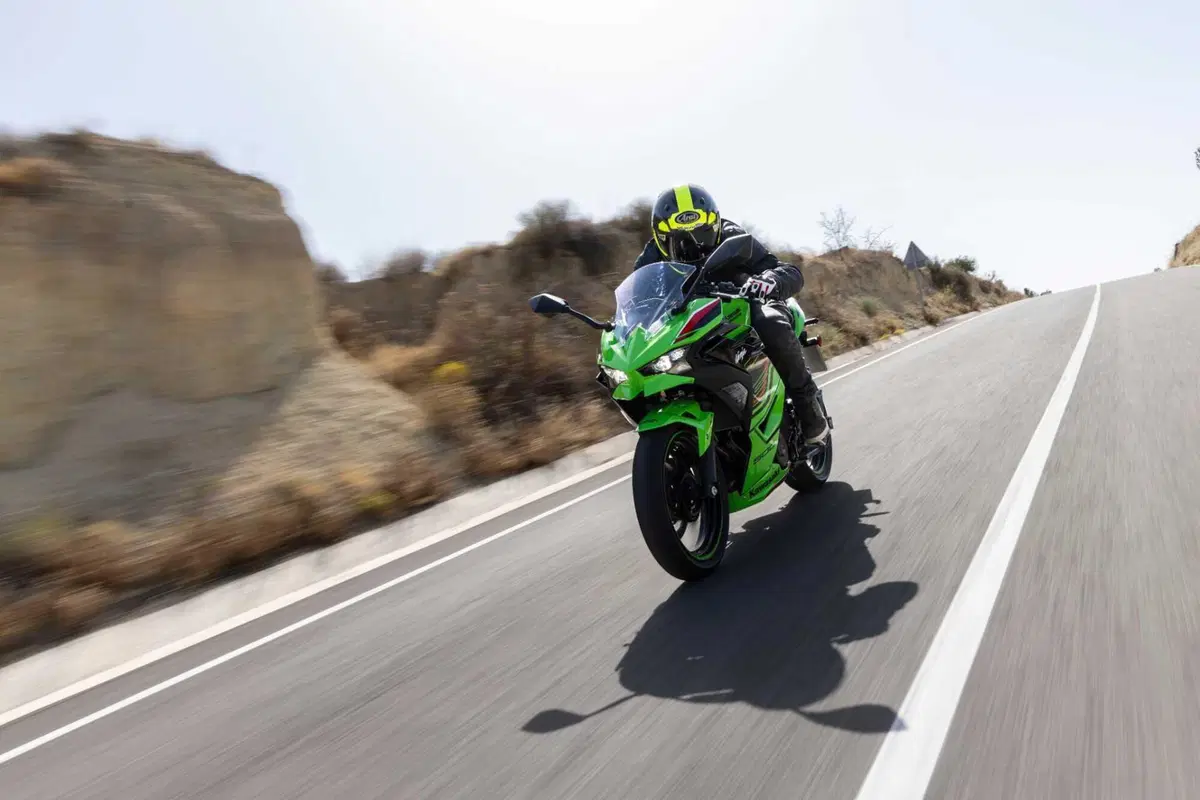 Kawasaki Ninja 500 TEST: prime impressioni di guida, pregi e difetti [VIDEO E GALLERY] (17)