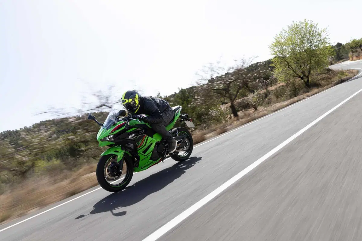 Kawasaki Ninja 500 TEST: prime impressioni di guida, pregi e difetti [VIDEO E GALLERY] (20)