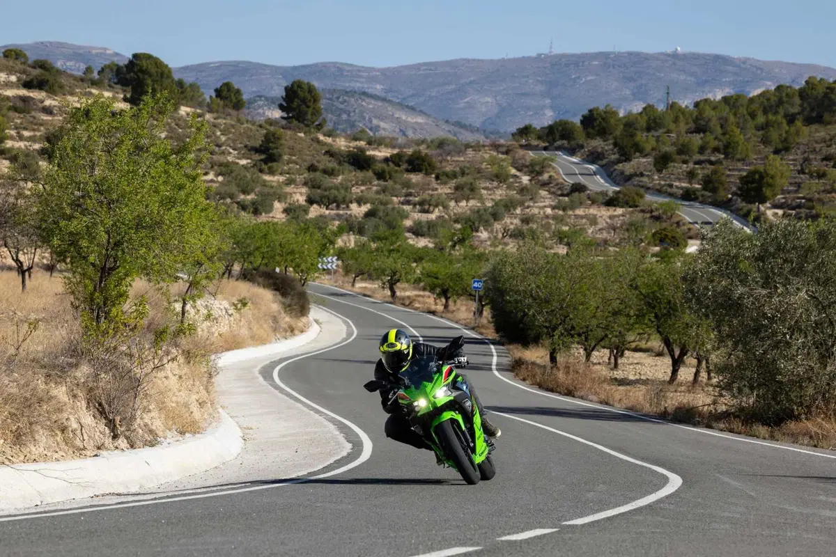 Kawasaki Ninja 500 TEST: prime impressioni di guida, pregi e difetti [VIDEO E GALLERY] (23)