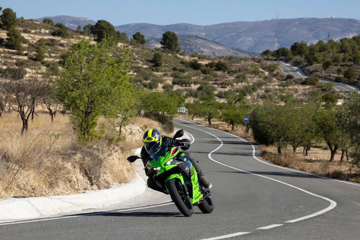 Kawasaki Ninja 500 TEST: prime impressioni di guida, pregi e difetti [VIDEO E GALLERY] (24)