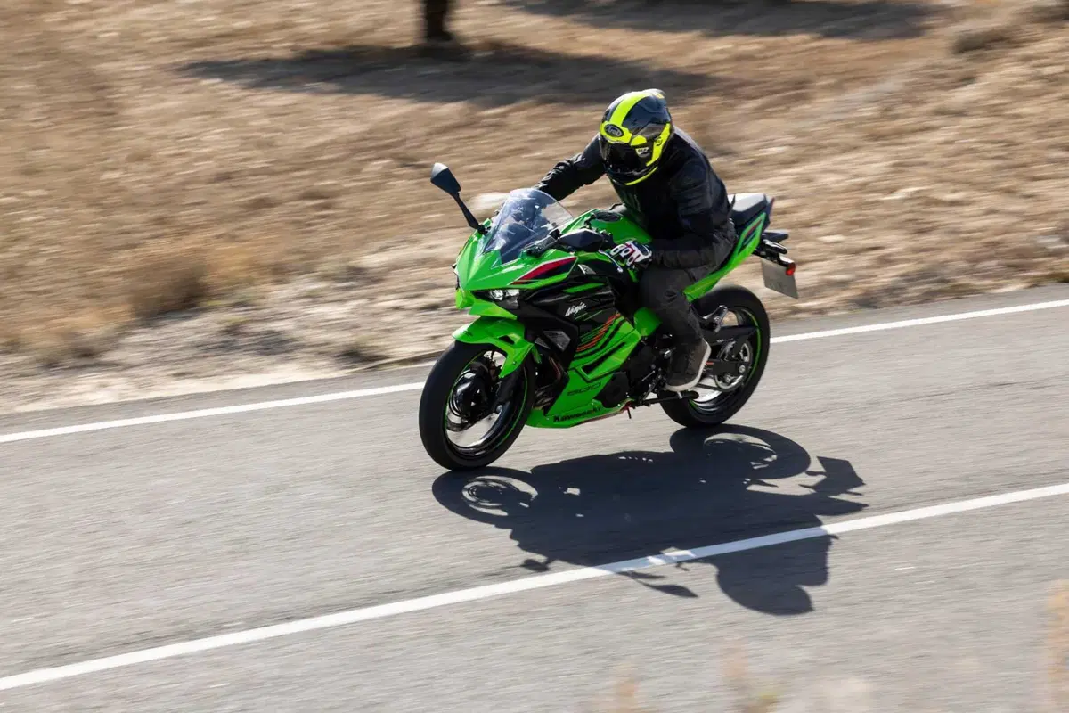 Kawasaki Ninja 500 TEST: prime impressioni di guida, pregi e difetti [VIDEO E GALLERY] (26)