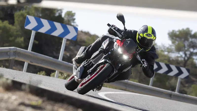 Kawasaki Z500 SE: la prova della nuova naked A2. Come va, pregi e difetti [VIDEO E GALLERY]