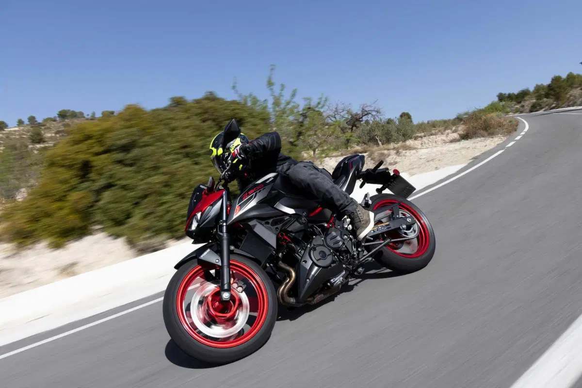 Kawasaki Z500: la prova della nuova naked entry level. Come va, pregi e difetti [VIDEO E GALLERY]
