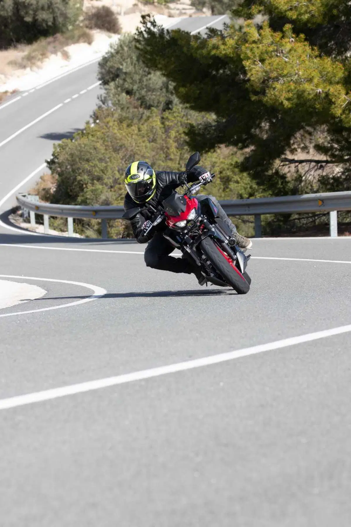 Kawasaki Z500: la prova della nuova naked entry level. Come va, pregi e difetti [VIDEO E GALLERY] (5)
