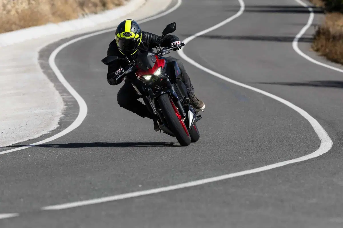 Kawasaki Z500: la prova della nuova naked entry level. Come va, pregi e difetti [VIDEO E GALLERY] (16)