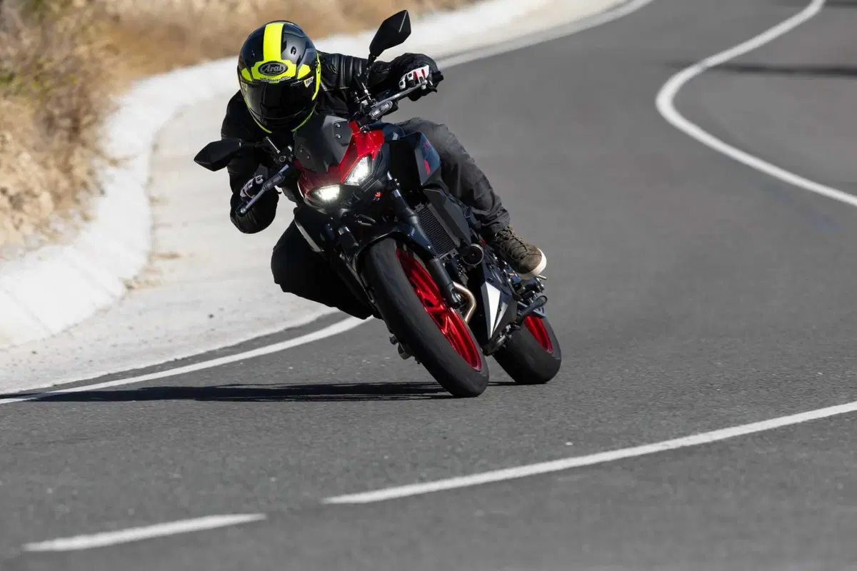 Kawasaki Z500: la prova della nuova naked entry level. Come va, pregi e difetti [VIDEO E GALLERY] (17)