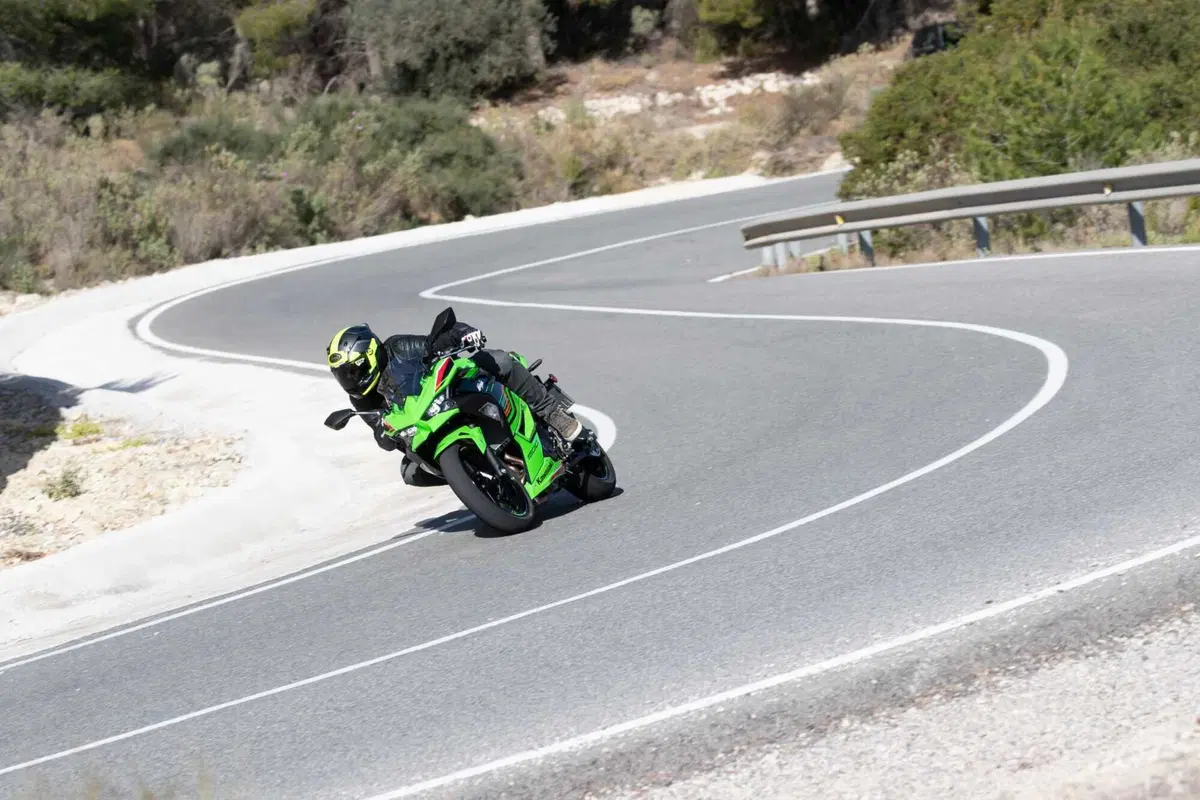 Kawasaki Ninja 500 TEST: prime impressioni di guida, pregi e difetti [VIDEO E GALLERY] (3)