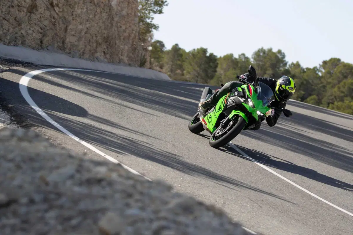 Kawasaki Ninja 500 TEST: prime impressioni di guida, pregi e difetti [VIDEO E GALLERY] (7)