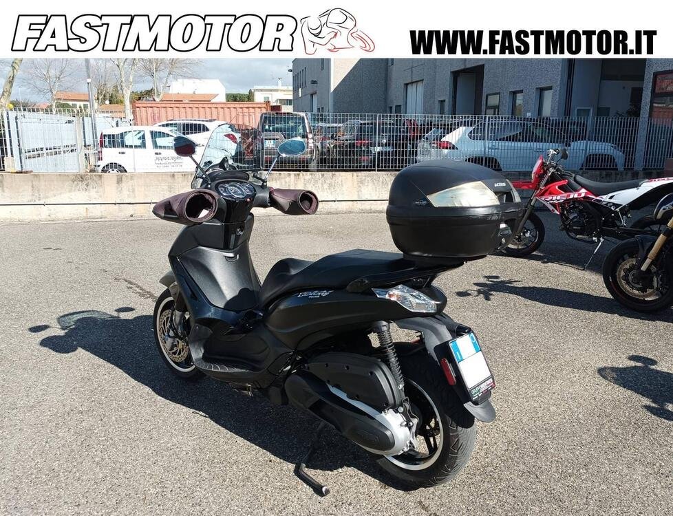 Piaggio Beverly 350 Police ABS-ASR (2018 - 20) (3)