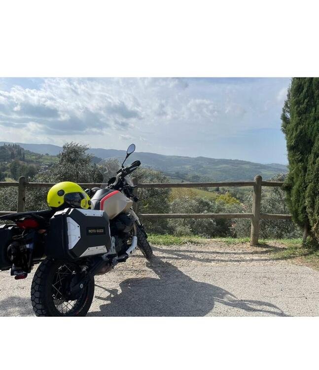 Moto Guzzi V85 TT Travel (2020)