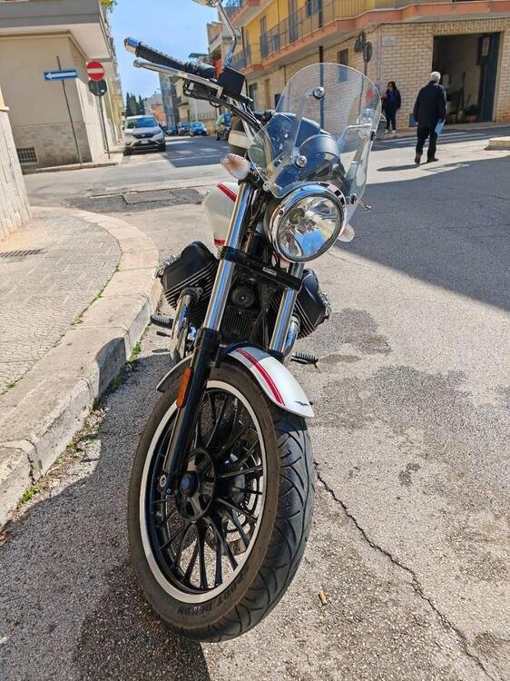 Moto Guzzi V9 Roamer (2016 - 18) (2)