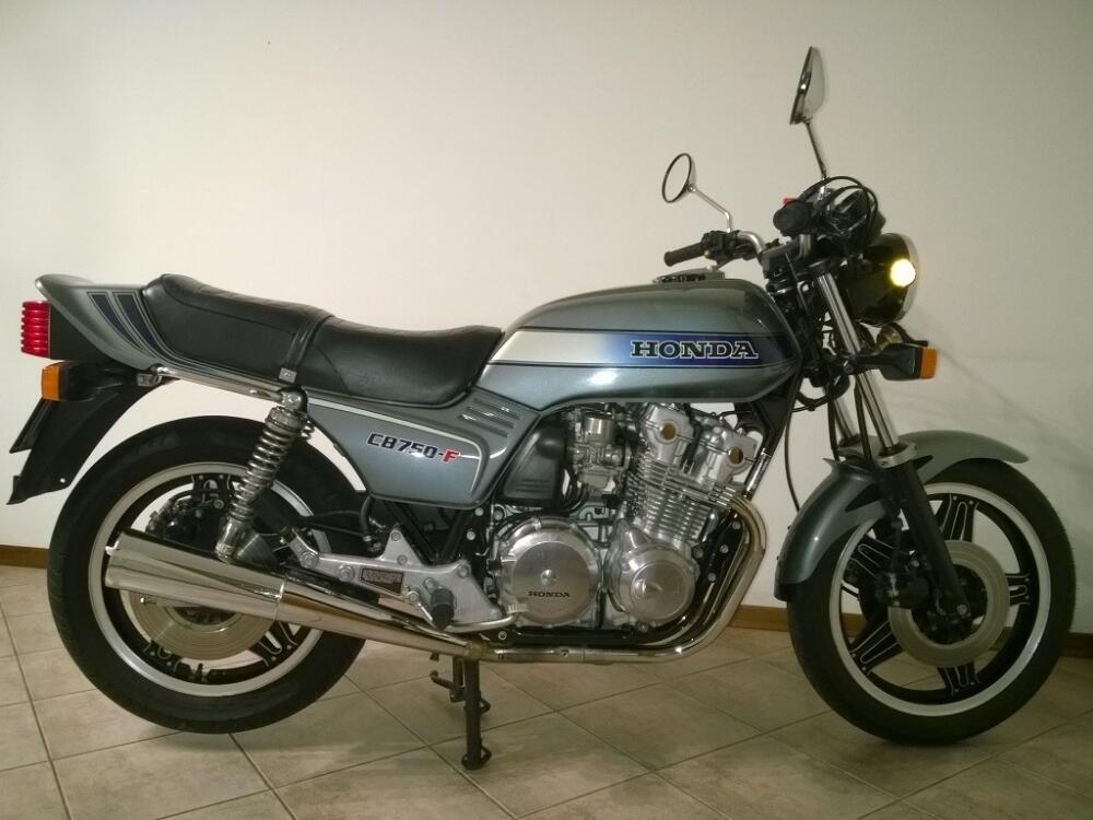 Honda CB 750 F  (2)