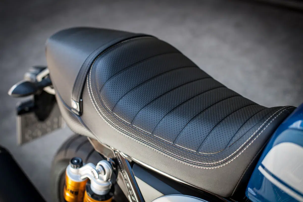 Yamaha XJR 1300 e XJR 1300 Racer 2015 (5)