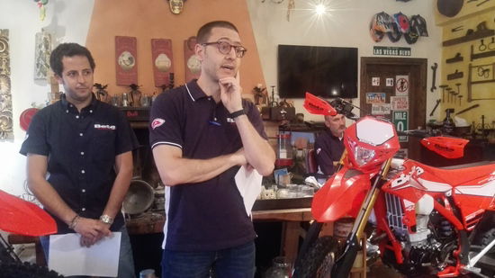  Stefano Soldani (Responsabile Marketing di Beta) sottolinea la forte crescita in tutti i mercati. Su 100 moto prodotte, ben 87 vanno all'estero