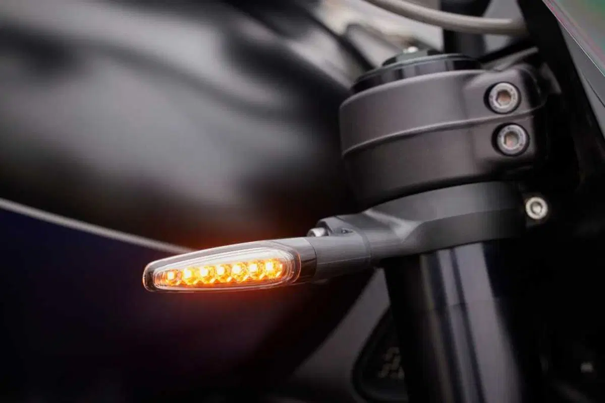 Triumph Rocket 3 Storm: per i suoi vent'anni, Triumph aumenta carattere e prestazioni