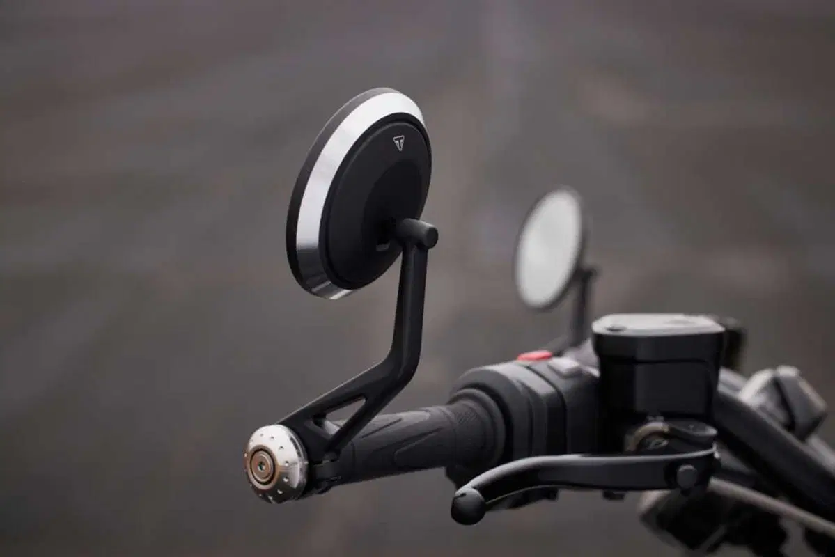 Triumph Rocket 3 Storm: per i suoi vent'anni, Triumph aumenta carattere e prestazioni (2)