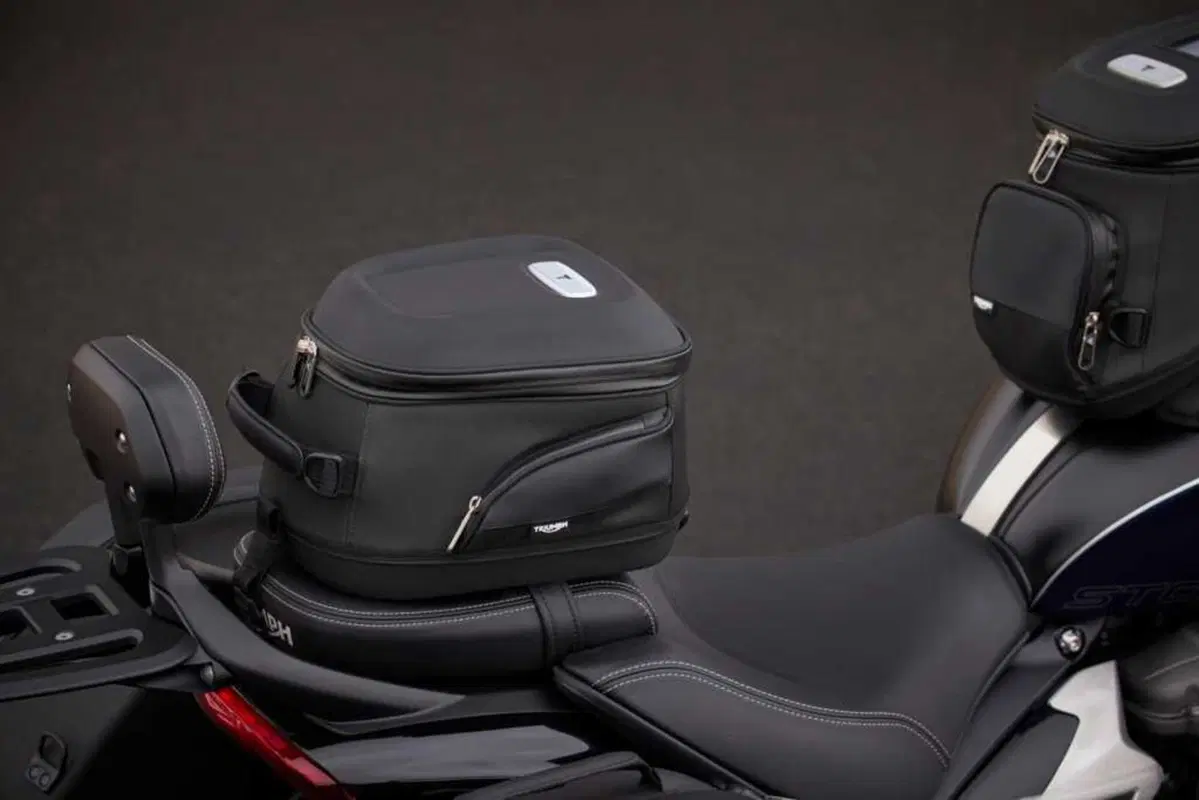 Triumph Rocket 3 Storm: per i suoi vent'anni, Triumph aumenta carattere e prestazioni (6)