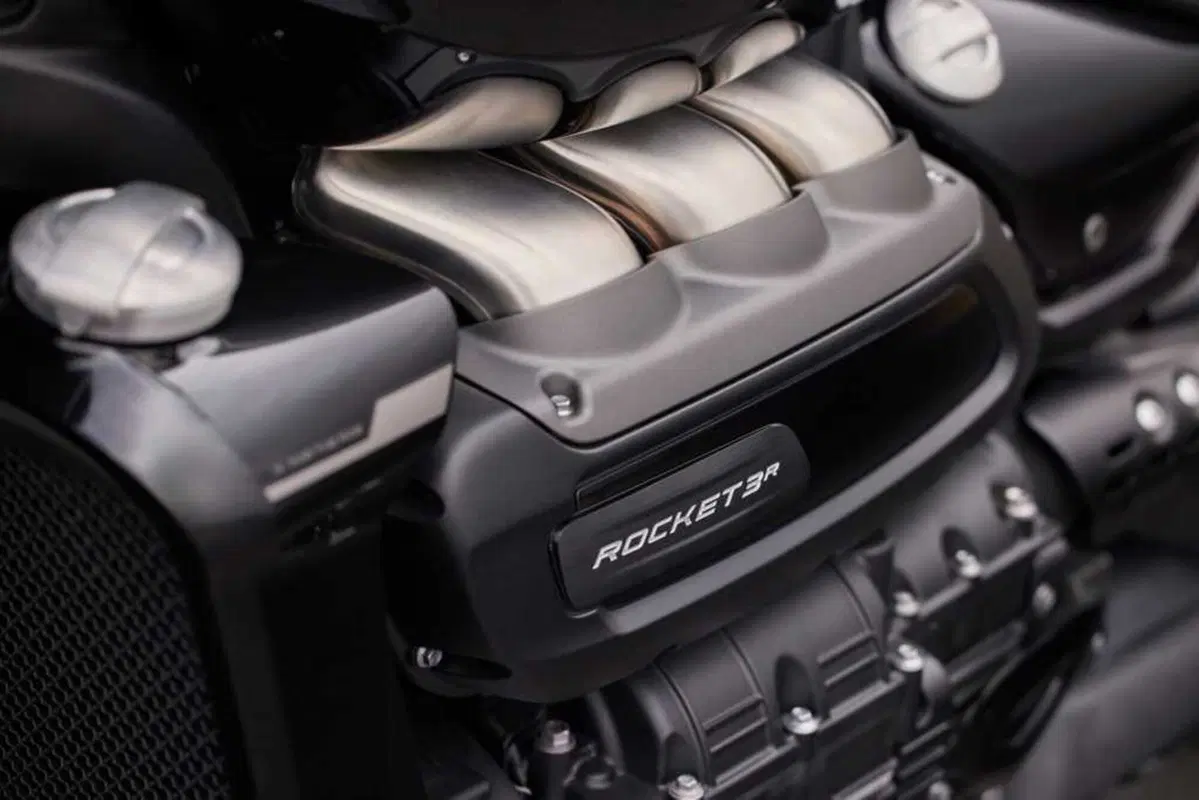 Triumph Rocket 3 Storm: per i suoi vent'anni, Triumph aumenta carattere e prestazioni (4)