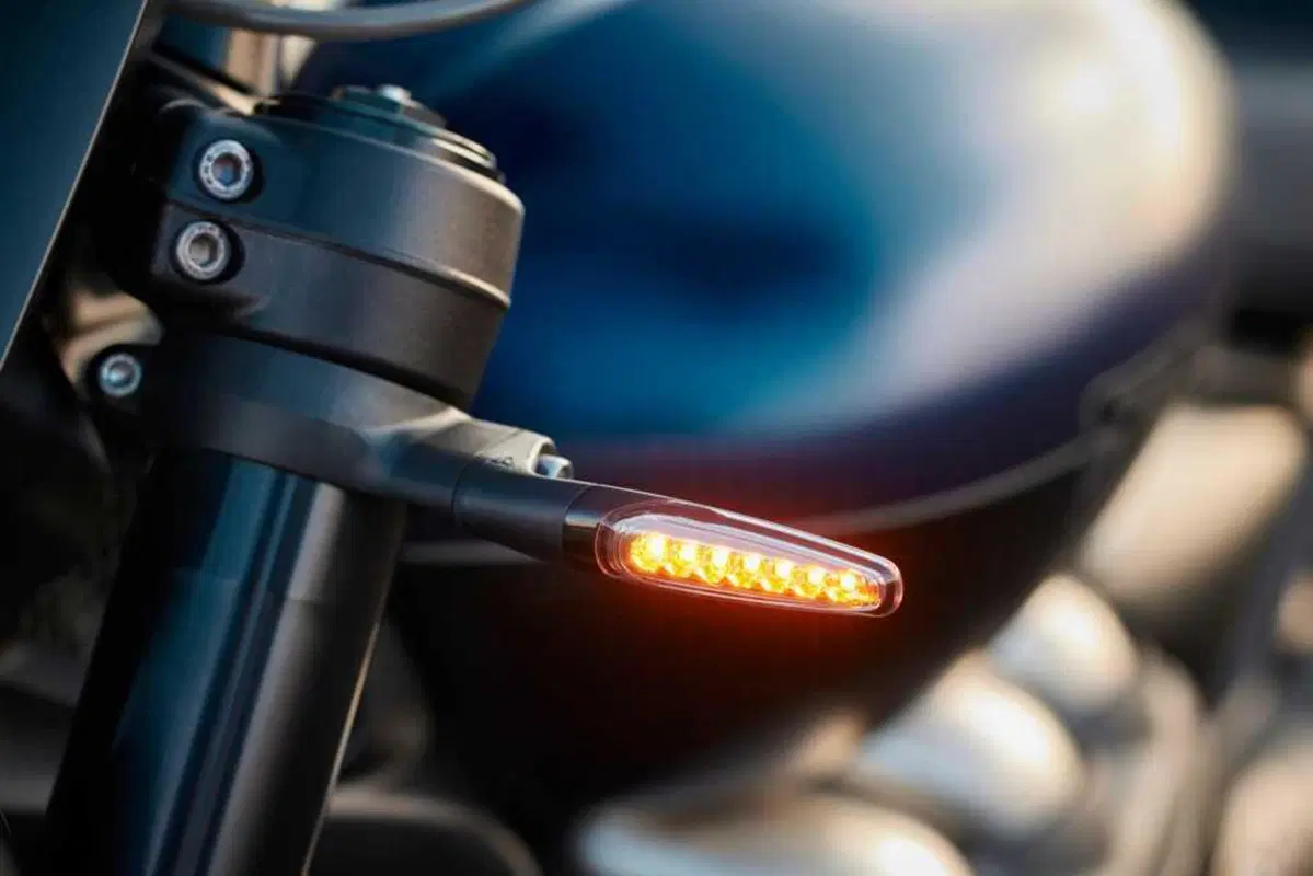 Triumph Rocket 3 Storm: per i suoi vent'anni, Triumph aumenta carattere e prestazioni (9)