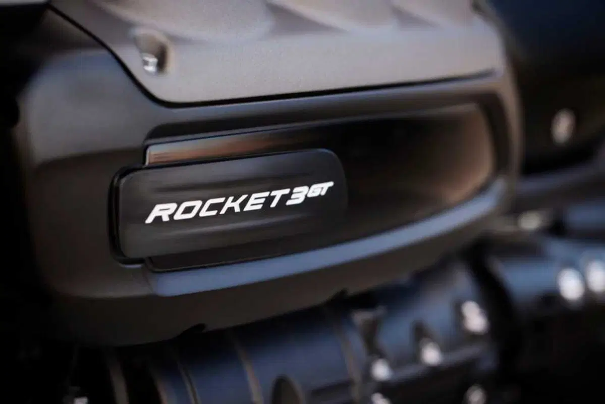 Triumph Rocket 3 Storm: per i suoi vent'anni, Triumph aumenta carattere e prestazioni (19)