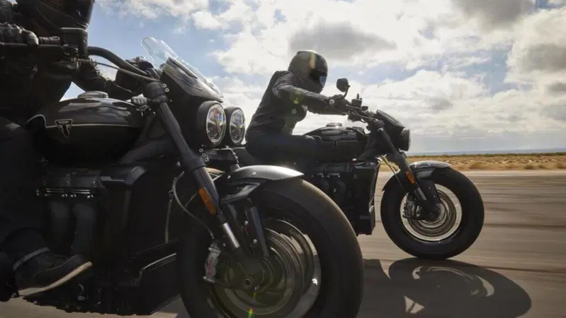Triumph Rocket 3 Storm: per i suoi vent'anni, Triumph aumenta carattere e prestazioni