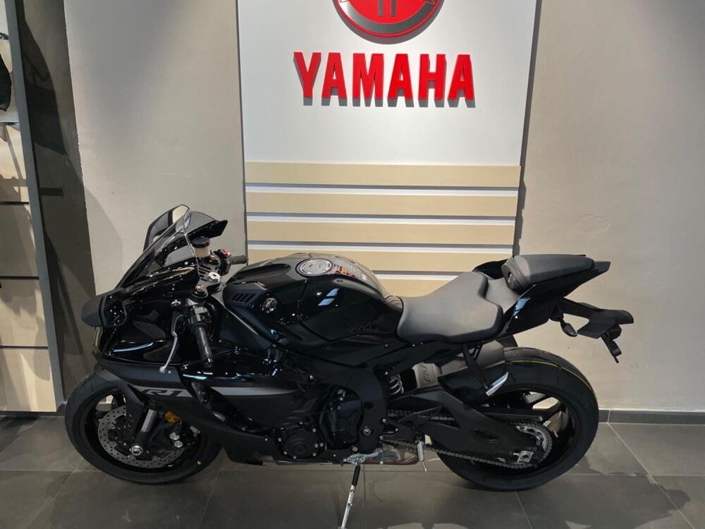 Yamaha YZF R1 (2020 - 24) (2)