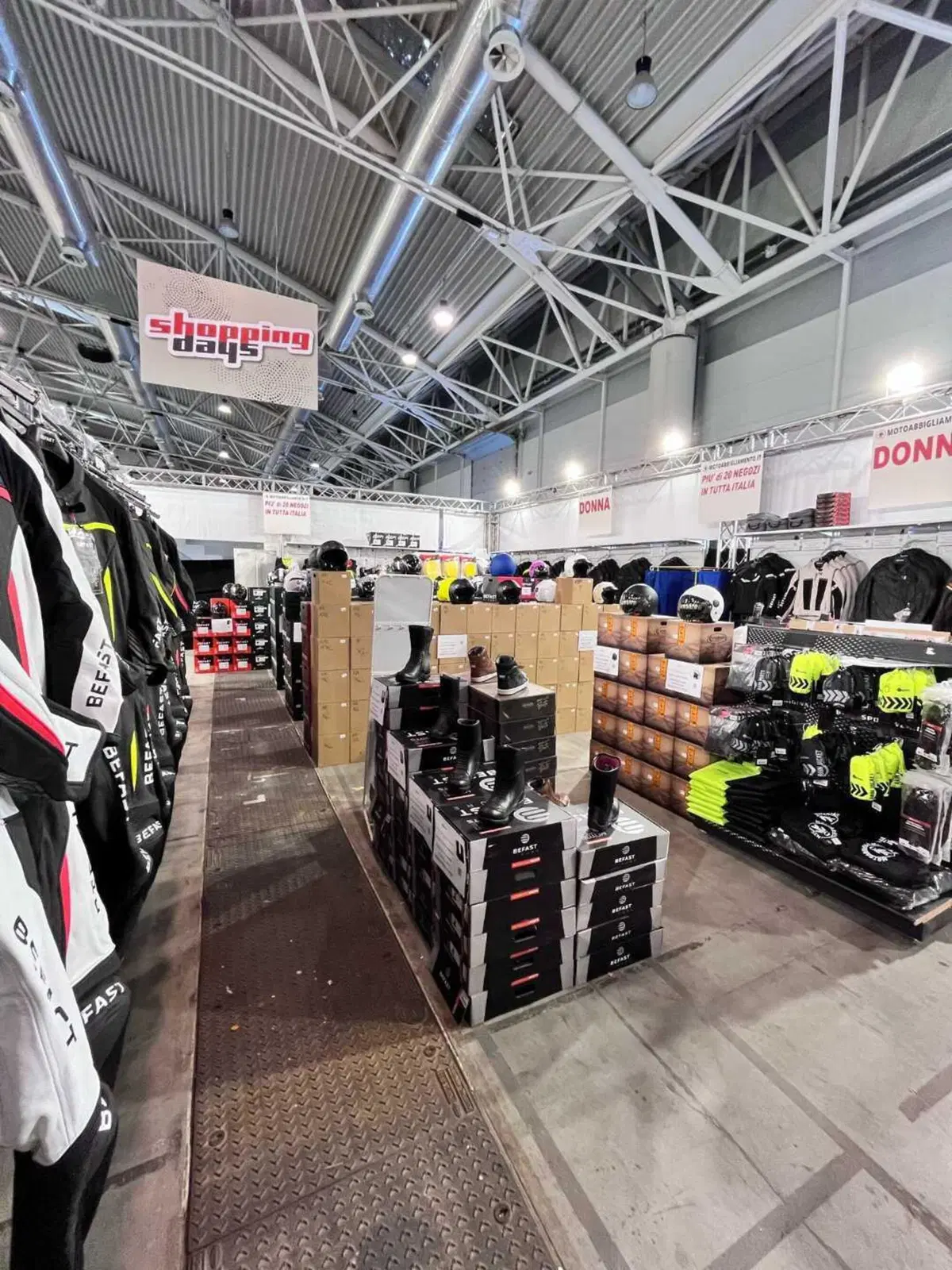 Successo di pubblico a Motodays per Motoabbigliamento (2)