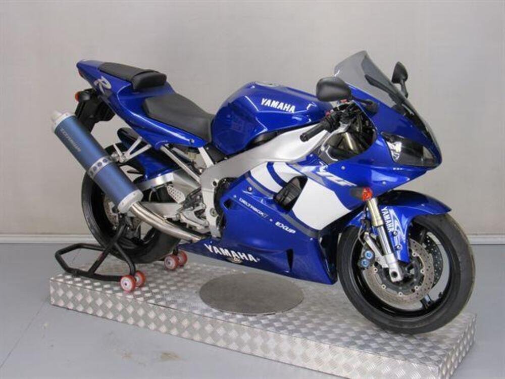Yamaha YZF R1 (2000 - 01) (2)