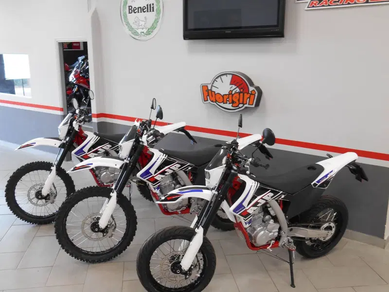 AJP PR7 650 Adventure Gold Edition (2025 - 26) (8)